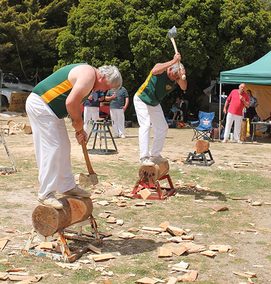 Beaufort-woodchop-competitors-in-action.--L-R-Jogi-McCartney-and-Phil-Jenkins.--2.jpg